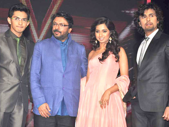 shreya ghoshal at x factor india 12 finalists introduction 3