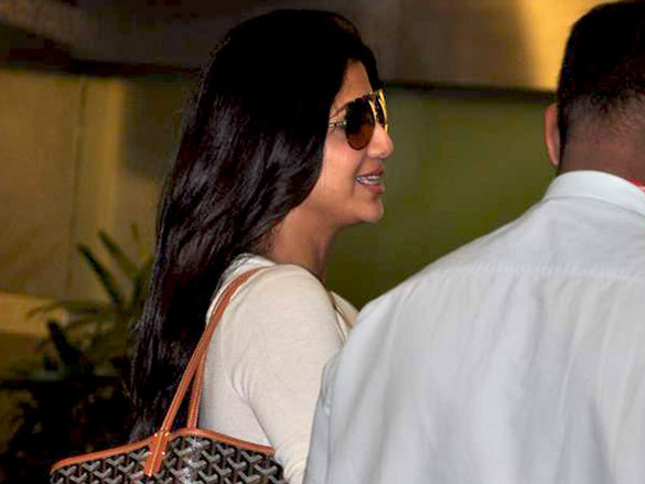 shilpa and preity snapped as they leave for london 6
