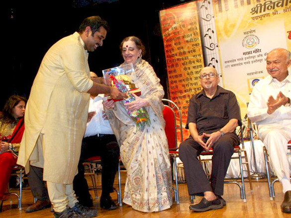 shankar mahadevan at padmabhushan srinivas khales concert 4