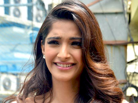 sonam kapoor at femina mag launch 9