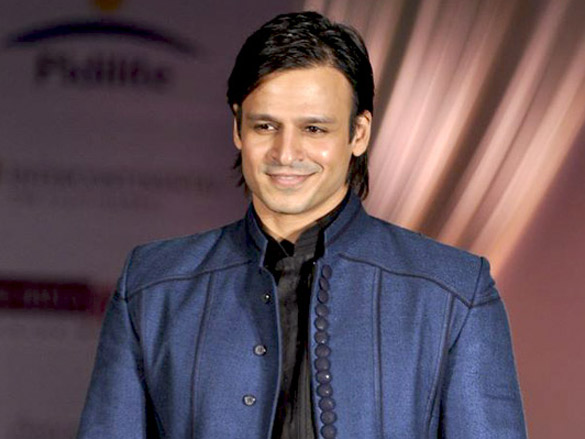 kajol and vivek oberoi walk the ramp at pidilite cpaa charity fashion show 5