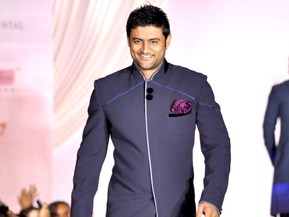 kajol and vivek oberoi walk the ramp at pidilite cpaa charity fashion show 28