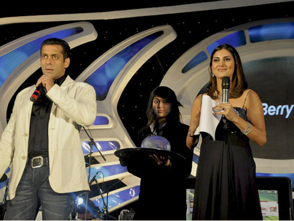 salman khan jives at blackberry playbook launch after party 3
