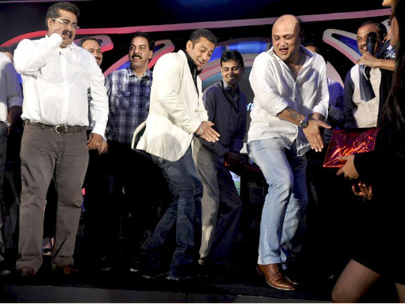 salman khan jives at blackberry playbook launch after party 7