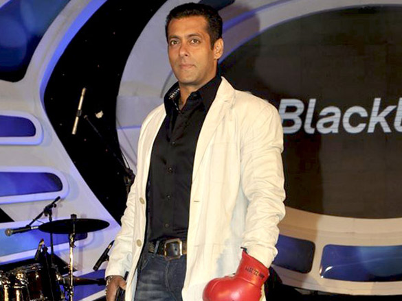 salman khan jives at blackberry playbook launch after party 9