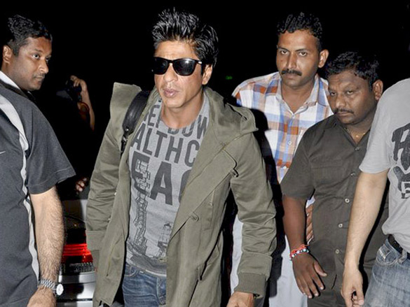 shahrukh khan leaves for iifa 4