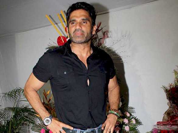 suniel shetty and jackie shroff grace dr tiwaris birthday bash 3