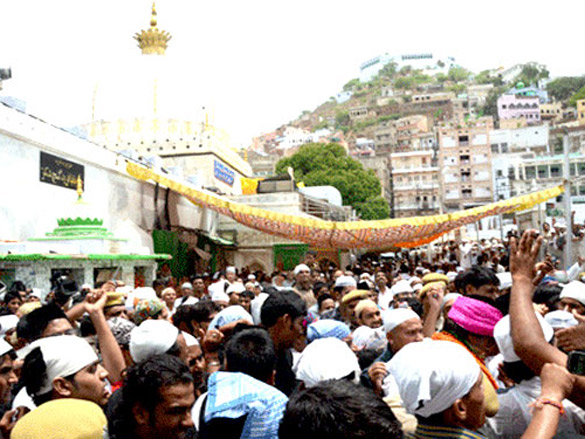 amitabh bachchan visits ajmer shariff 7