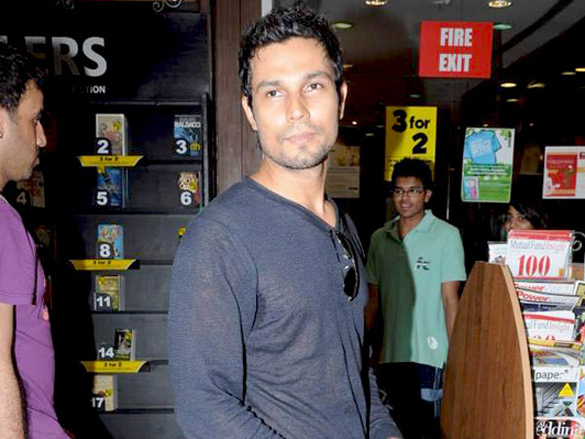 randeep hooda at reality bytes book release by anurag anand 7