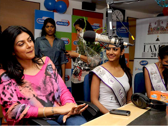 sushmita and the team of i am she visits radio city 91 1 fm 10