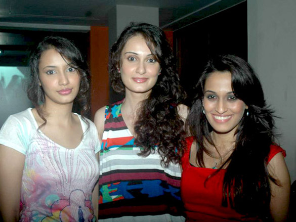 aftab at shweta pandits birthday bash 6