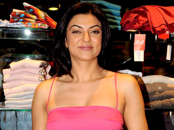 sushmita with i am she contestants on a shopping spree at ed hardy showroom 5