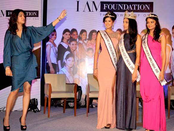 sushmita sen announces two franchises at i am she 2011 finale 3