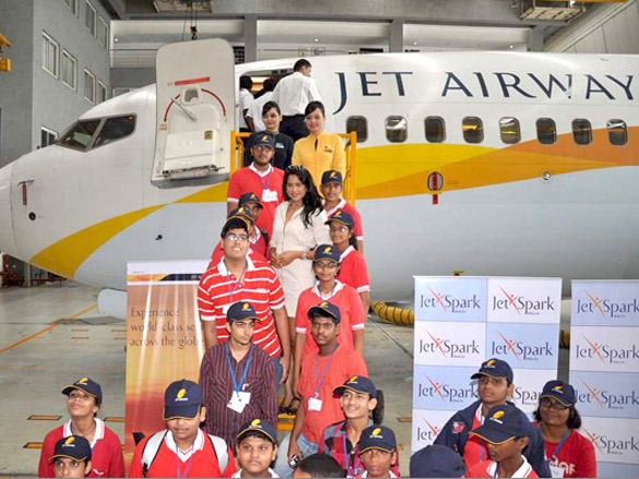 sameera and jimmy at jet airwayss educational trip for ngo children 2