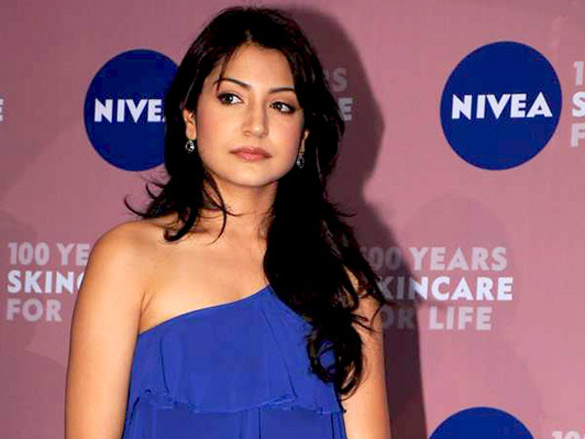 anushka sharma and shibani dandekar at nivea 100 years event 8