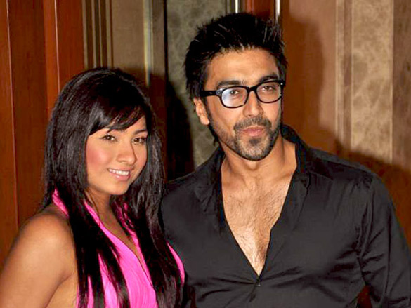 salman and zarine at manyata dutts birthday bash 7