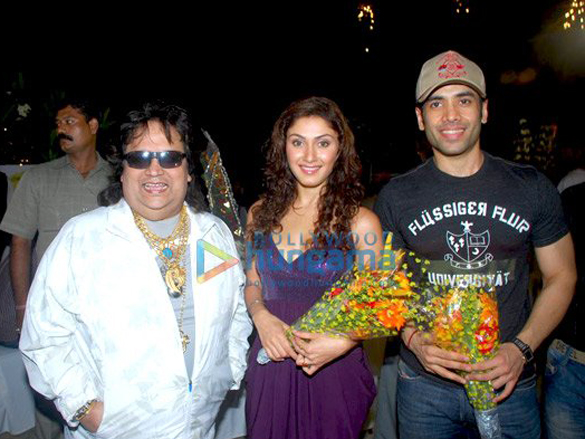 tusshar kapoor and manjari fadnis at the aashiq biwi ka serial launch 6