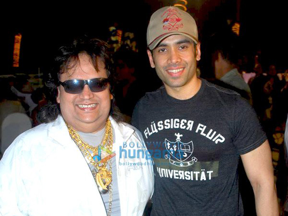 tusshar kapoor and manjari fadnis at the aashiq biwi ka serial launch 19