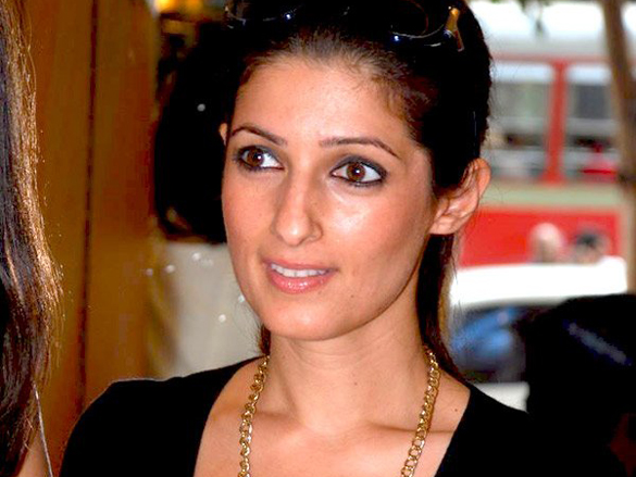 twinkle khanna and madhoo at the samsara fashion preview 9
