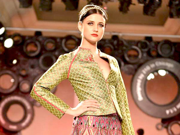 jj valayas show at synergy1 delhi couture week 2011 8