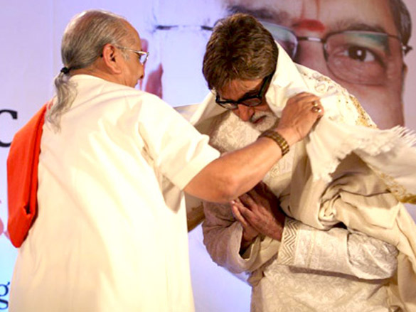 amitabh and balasaheb thackeray unveil dr balaji tambes book 10