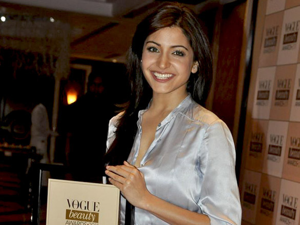 madhuri anushka and dia mirza grace vogue beauty awards 2011 10