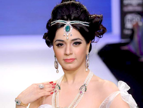 nargis walks the ramp for eekani at iijw 2011 6