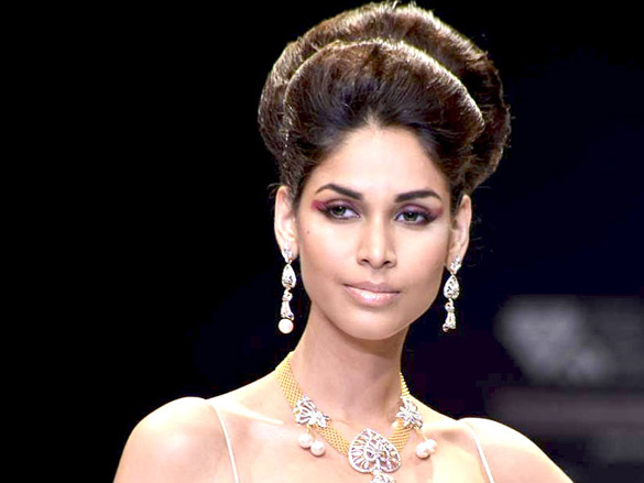 manish goel walks the ramp for monica kapur at iijw 2011 9