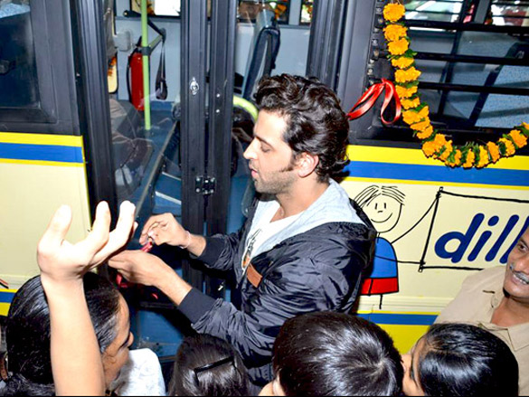 hrithik donates bus to dilkush school 3