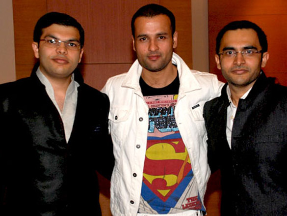 samir sagar and hiren sagar of manubhai jewellers show at iijw 2011 4
