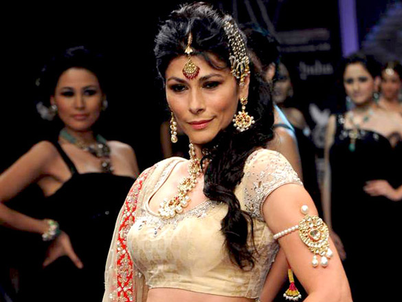 feroze gujral walks the ramp for alpana gujral at iijw 2011 5