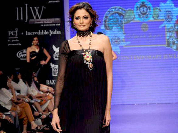 feroze gujral walks the ramp for alpana gujral at iijw 2011 7