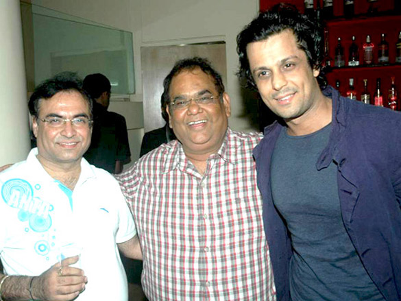 minissha and tusshar at satish kaushik party for rafi 8