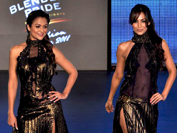 malaika amrita walk the ramp for mandira wirk at blenders pride fashion tour 2011 5