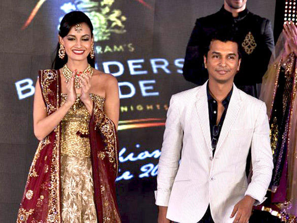 dia walks the ramp for vikram phadnis at blenders pride fashion tour 2011 finale 3