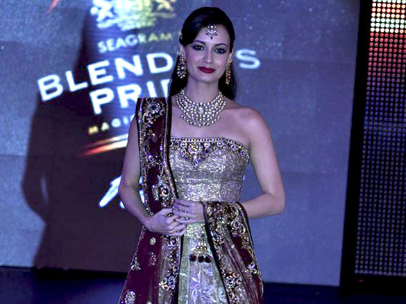 dia walks the ramp for vikram phadnis at blenders pride fashion tour 2011 finale 5