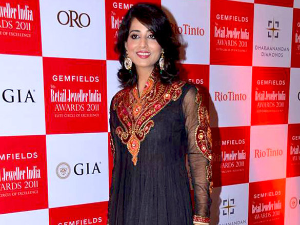 eesha koppikhar and mahie gill at 7th retail jeweller india awards 2011 7