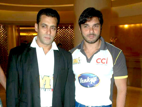 salman khan at ccl 2011 press conference 11