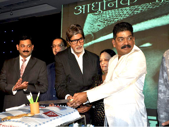 amitabh bachchan unveils nitin desais book at his 25th year celebrations 3