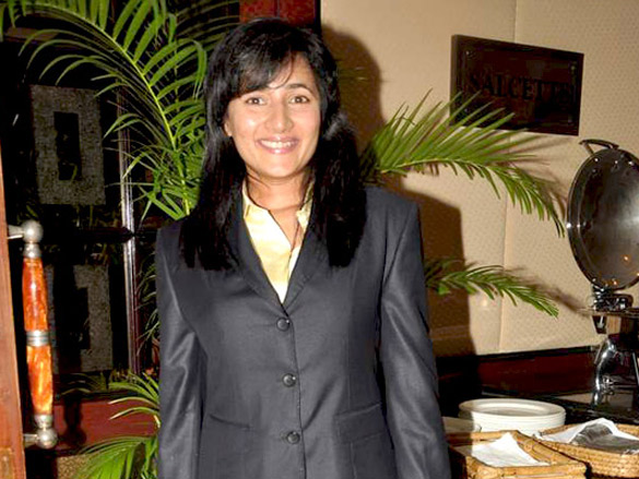 varuna d jani unveils vow bangles 7