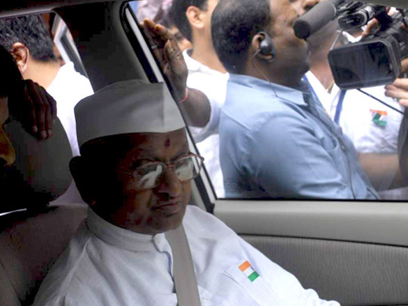 anna hazare visits on the sets of sa re ga ma little champs 7