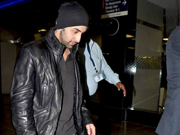 ranbir and priyanka snapped at mumbai airport 7