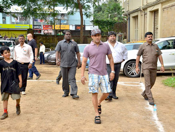 salman khan at mens health friendly soccer match with celeb dads and kids 4