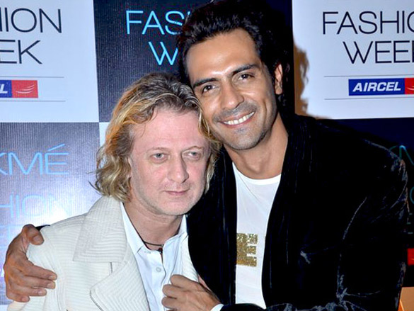arjun rampal walks the ramp for rohit bal at lakme fashion week 2011 launch 7