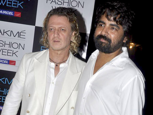 arjun rampal walks the ramp for rohit bal at lakme fashion week 2011 launch 10