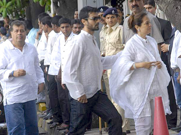 big b deepika imran and rishi at shammi kapoors prayer meeting 7