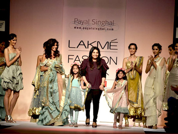 karisma and twinkle at payal singhals show at lakme fashion week 2011 day 1 2