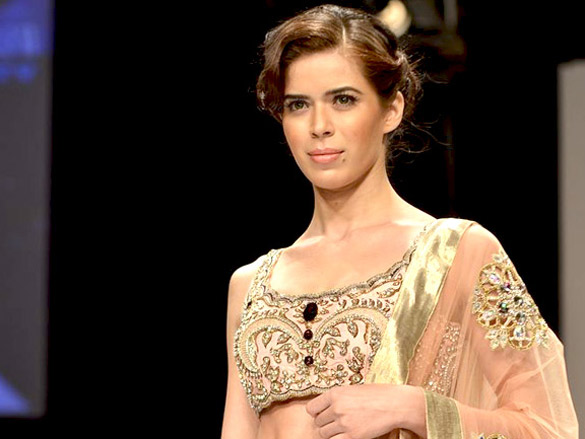 karisma and twinkle at payal singhals show at lakme fashion week 2011 day 1 6