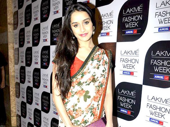 vidya balan graces sabyasachis show at lakme fashion week 2011 day 3 6