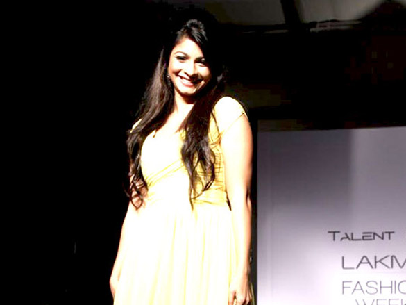 tanisha mukherjee walk for payal kothari at lakme fashion week 2011 day 3 3